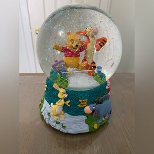 1963 DISNEY WINNIE THE POOH 3 LEGGED RACE MUSICAL Waterball Snowglobe